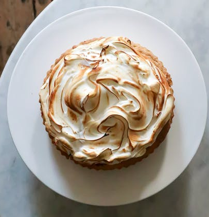 Rhabarber-Kuchen mit Baiser-Haube