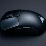 Corsair Sabre v2 Pro: Carbon-Faser-Maus setzt auf Haltbarkeit statt Minimalgewicht